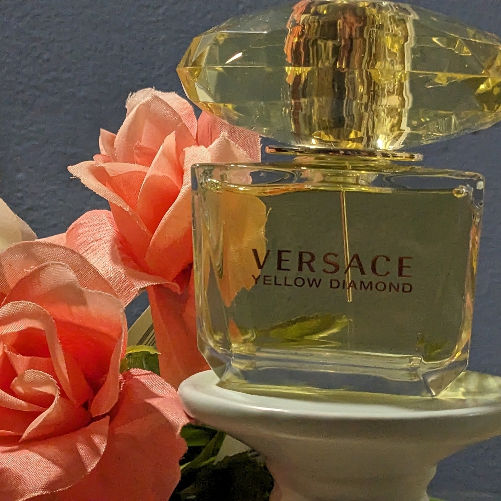 Versace - Picture 2 of 4